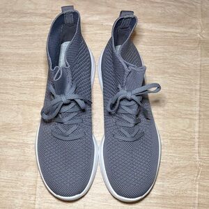 Cloudsteppers by Clarks size 8.5. Brand new. Super comfortable, no flaws.